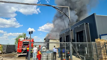 VIDEO | Incendiu la Complexul Therme din Balotești. Pompierii acționează cu 12 autospeciale de stingere au apă și spumă