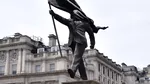 Noua statuie a lui Banksy din Londra face valuri. Care este mesajul pe care celebrul artist anonim vrea să îl transmită