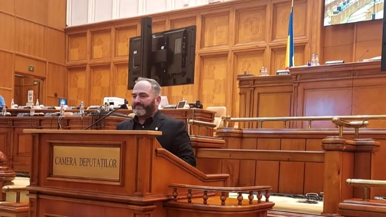 Cine este Aurel Bălășoiu, deputatul dat afară din PSD după ce a fost implicat într-un scandal sexual cu minori. A studiat Teologia, e căsătorit și are un băiat care l-a înlocuit în funcția de primar al comunei sale natale