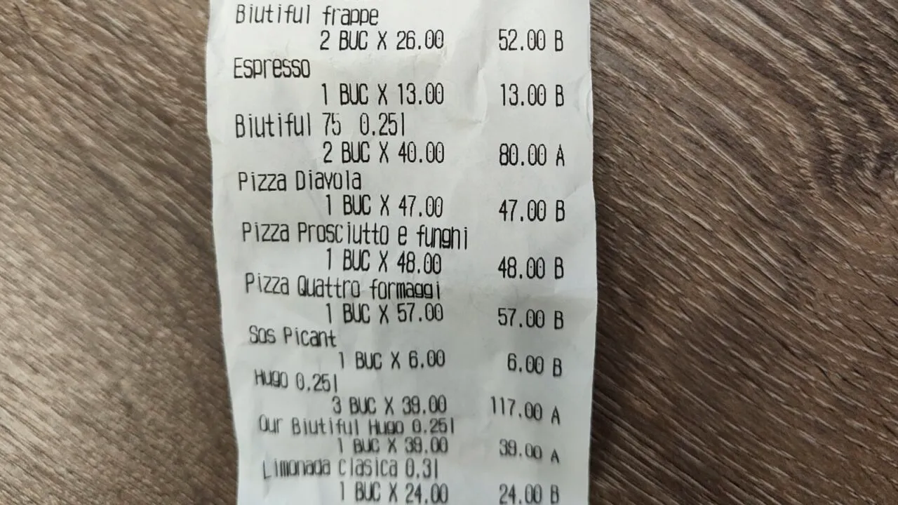 Câți lei costă un frappe la una dintre plajele de fițe din Mamaia. Turiștii au rămas fără cuvinte