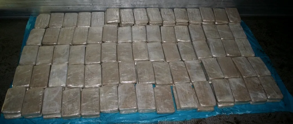 O femeie a fost prinsă de DIICOT când încerca să vândă 500 grame de heroină