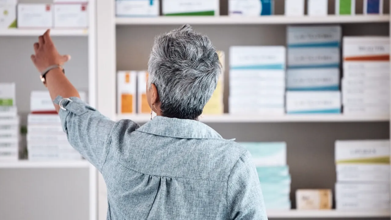 Una dintre cele mai cunoscute farmacii din România își informează clienții despre creșterea TVA din 1 august. Produsele cu cele mai mari SCUMPIRI