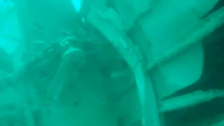 A fost publicată prima fotografie cu epava avionului AirAsia, prăbușit în Marea Java cu 162 de oameni la bord