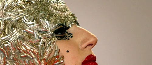 Lady Gaga, noua imagine Versace