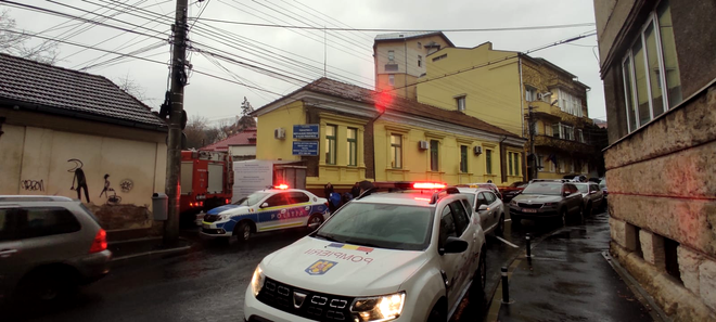 FOTO-VIDEO - Incendiu la Spitalul Clinic de Urgență pentru Copii din Cluj-Napoca! Pacienţii şi aparţinătorii de la etajele 3, 4 şi 5 au fost evacuaţi / Sursa foto: ISU Cluj