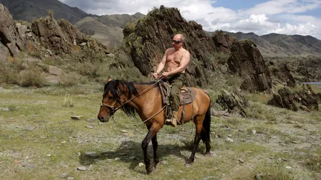 Vladimir Putin, ironizat pentru imaginea de „macho”, de liderii G7: „Trebuie să avem şi noi fotografii călare cu pieptul gol”
