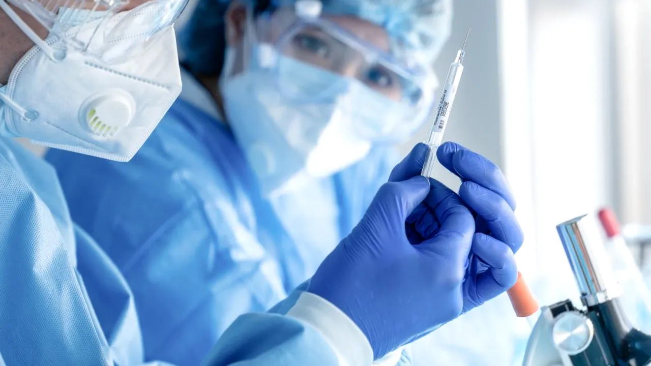 Vaccinul împotriva COVID-19 dezvoltat de Pfizer & BioNTech ar putea fi aprobat până la sfârșitul lunii decembrie! Anunțul făcut de Agenția Europeană pentru Medicamente