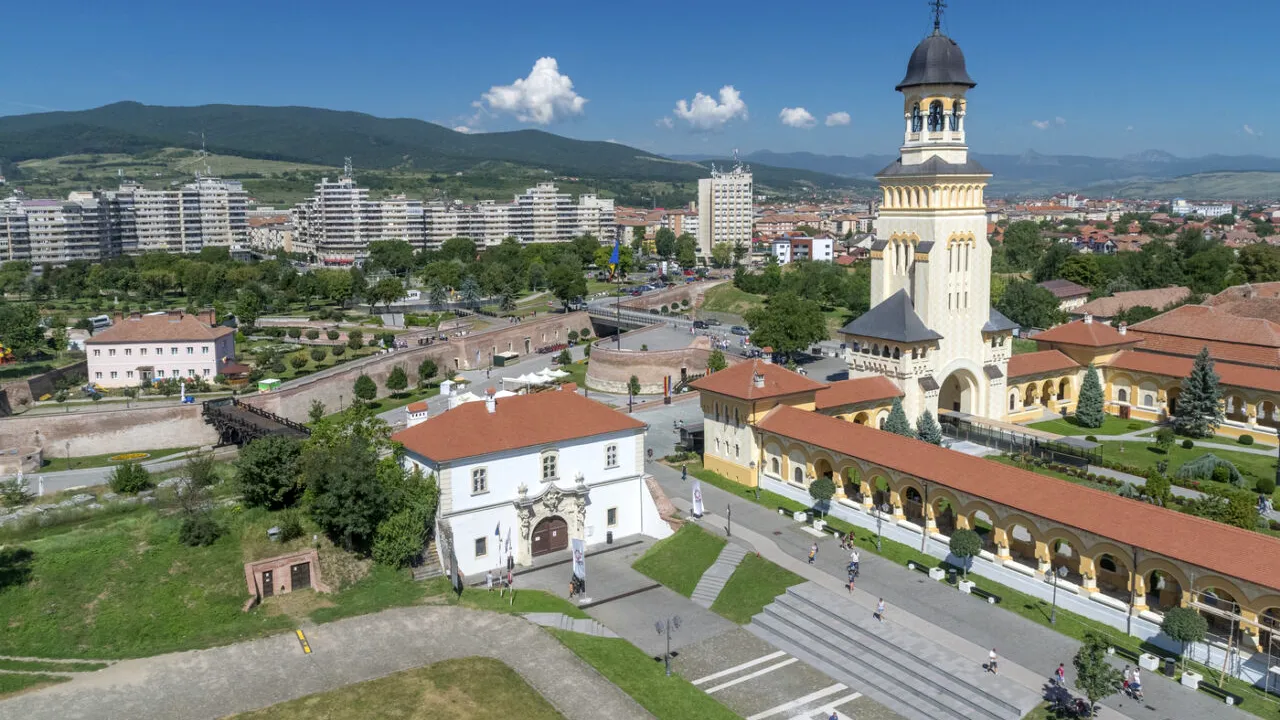 „Taxa pe lene” impusă într-un oraș istoric din România. IMPOZITE majorate cu până la 500% pentru proprietarii de terenuri