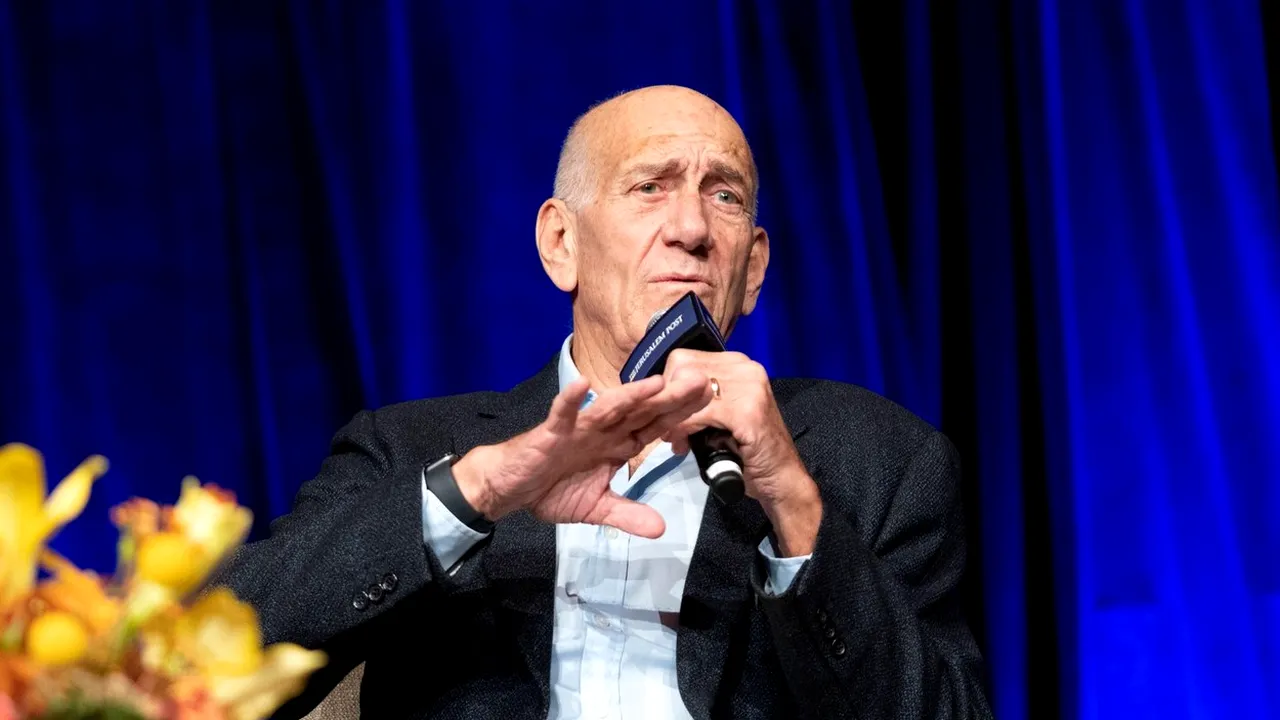 Ex-premierul israelian Ehud Olmert îl contrazice pe Beniamin Netanyahu: ”Să controlezi Gaza din nou? Nu!”