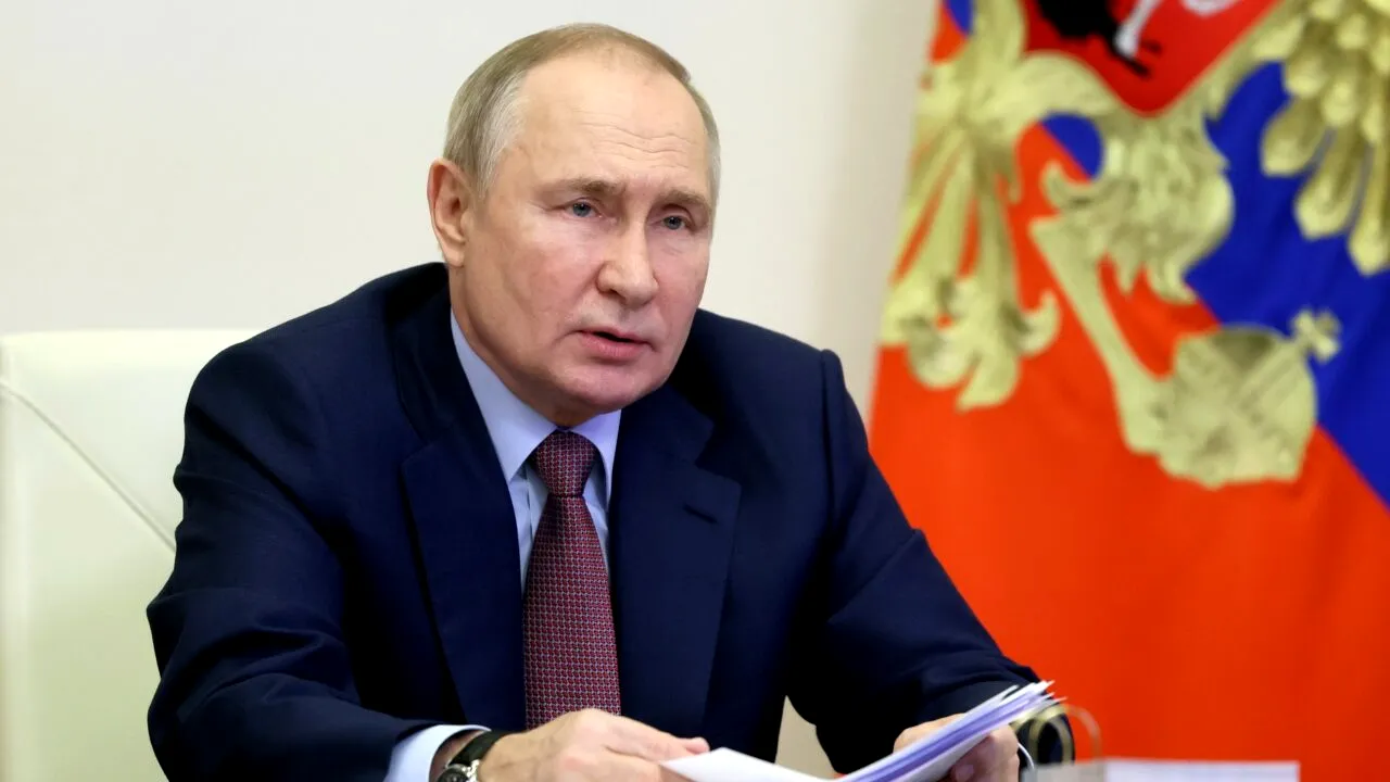 Putin a promulgat legea care INTERZICE schimbarea de sex pe cale medicală şi în documentele oficiale