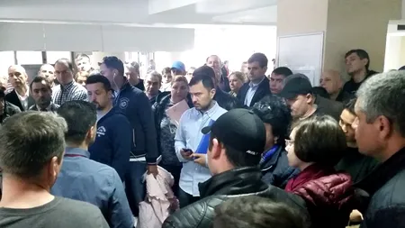 MAI, anunț important pentru românii care stau la cozi uriașe: De joi, cererile pentru pașapoarte temporare, depuse la toate ghișeele din Pipera și Amzei