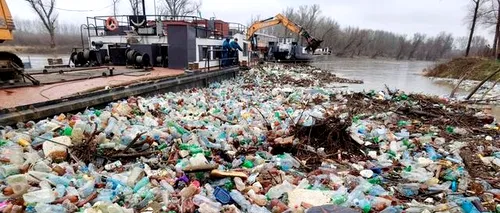 Autoritățile din Ungaria acuză România și Ucraina că trimit „covoare” de deşeuri de plastic pe Tisa şi Someş. „70 de sticle goale ajung în continuare în fiecare minut”