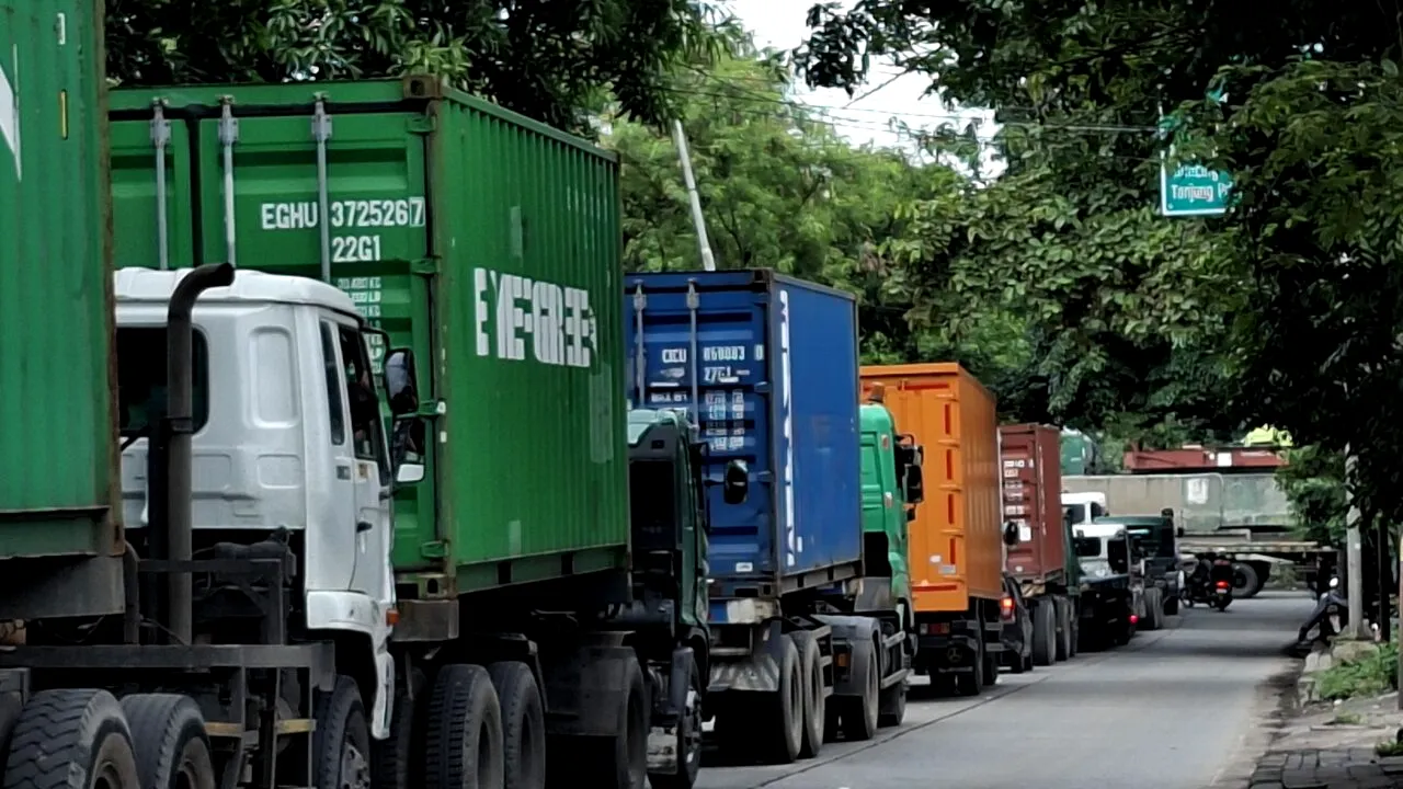 Aglomerație la frontiera Galați. Camioanele așteaptă ore întregi pentru a ieși din România. Autoritățile recomandă rute alternative