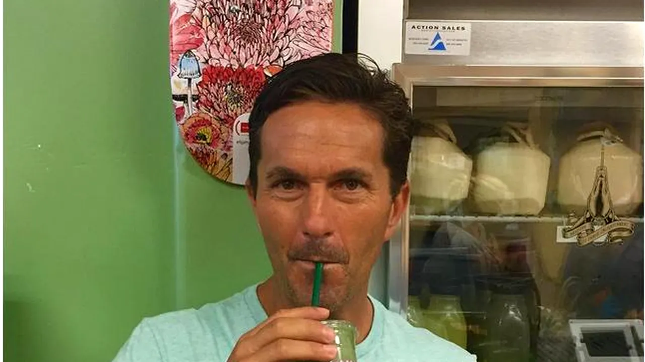 Din dependent de heroină și fără un acoperiș deasupra capului, a ajuns milionar. Cum și-a schimbat radical viața. VIDEO