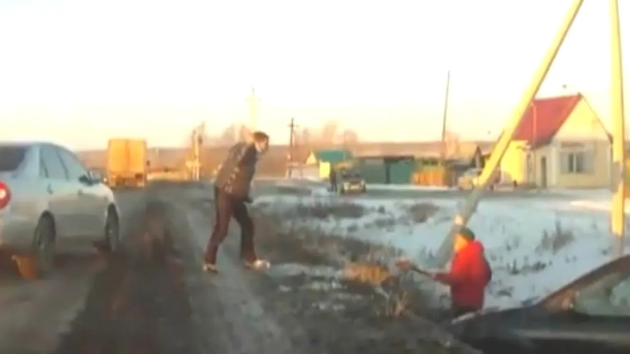 Scenă uimitoare pe o șosea din Rusia. Cum s-a încheiat conflictul dintre doi șoferi