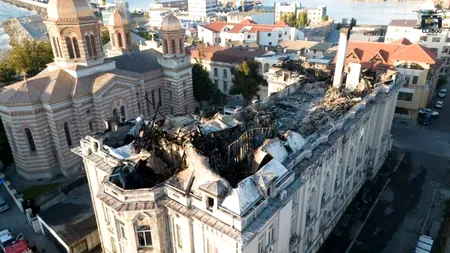 Podul Arhiepiscopiei Constanţei care a fost mistuit de flăcări nu avea autorizație de construire. City managerul: „Nu mai pot fi sancționați. S-a prescris”