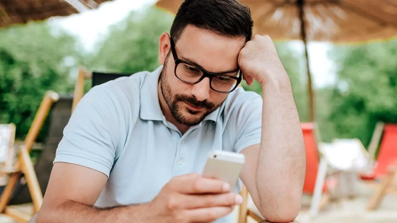 Tarif pe WiFi! Câți euro a plătit un turist român pentru a avea acces la internet pe o plajă din GRECIA