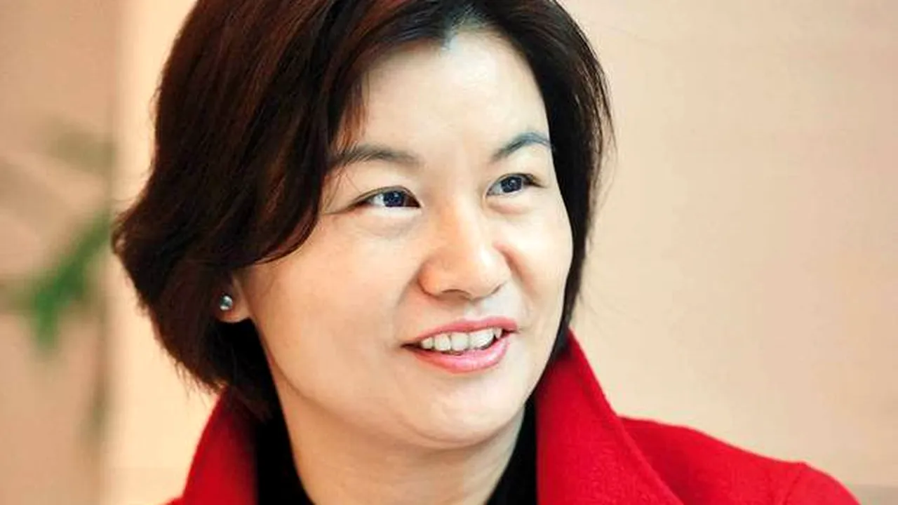 A pornit la drum ca o simplă muncitoare într-o fabrică. Acum a devenit cea mai bogată femeie din China. Cum a reușit