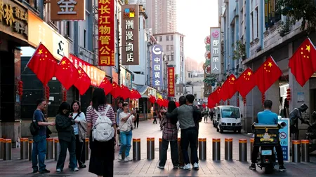 China înăsprește regulile de ieșire din țară. Interdicțiile pot ajunge până la trei ani. Regulile vizează inclusiv cetățenii străini