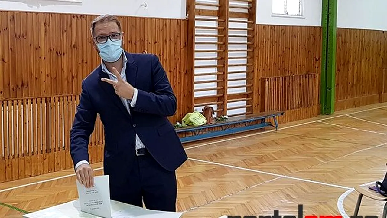 ALEGERI LOCALE 2020. Candidat USR-PLUS, speriat de sms-uri electorale. Ce mesaj l-a determinat pe Radu Panait să depună plângere la Poliție