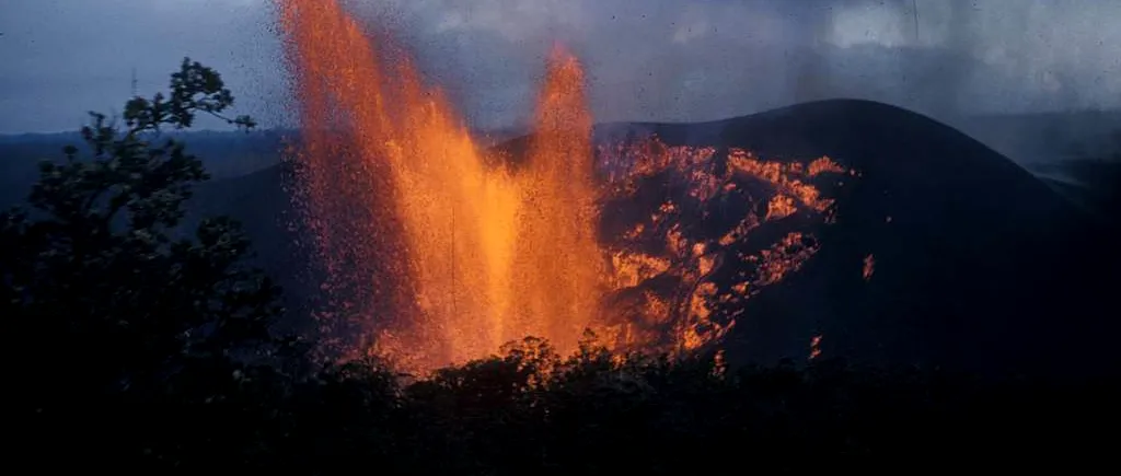 Asta mai lipsea: a erupt vulcanul KILAUEA, din Hawaii! - VIDEO