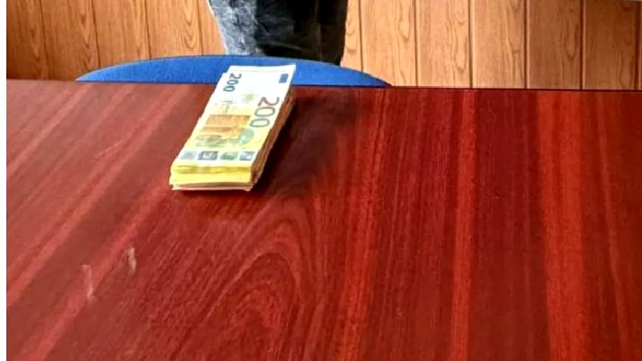 Un agent de poliție din Ialomița a găsit pe strada 10.000 de euro. Ce a făcut mai departe cu banii