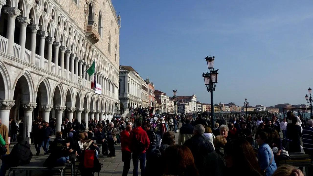 Condițiile de intrare a cetățenilor români în Italia au fost modificate. De când se aplică și cât durează