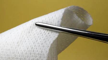 Se plângea de DURERI MARI și a ajuns în stare gravă la spital. TIFON uitat în corpul unei fetițe, după o operație de APENDICITĂ