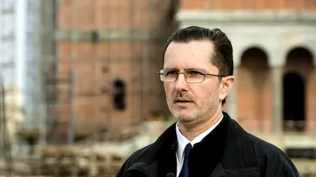 Vasile Bănescu: „A reflecta la Nașterea lui Hristos nu e totuna cu a vâna reduceri, a cumpăra COMPULSIV obiecte goale” / „Vine Crăciunul, nu apocalipsa”