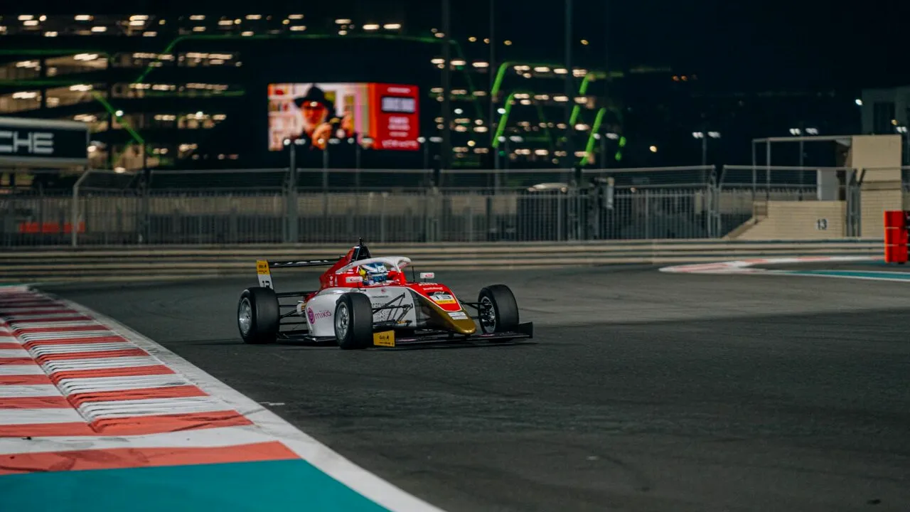 Debut IMPRESIONANT în Formula 4 pentru un pilot român! „Am reușit să mă adaptez la noile cerințe și să mă bucur de fiecare tură”