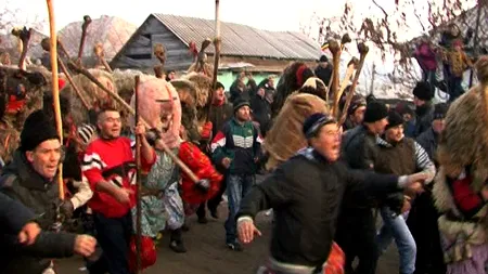 Cum s-a încheiat bătălia de la Ruginoasa, păzită de jandarmi. Șase cete de tineri s-au bătut într-un „meci