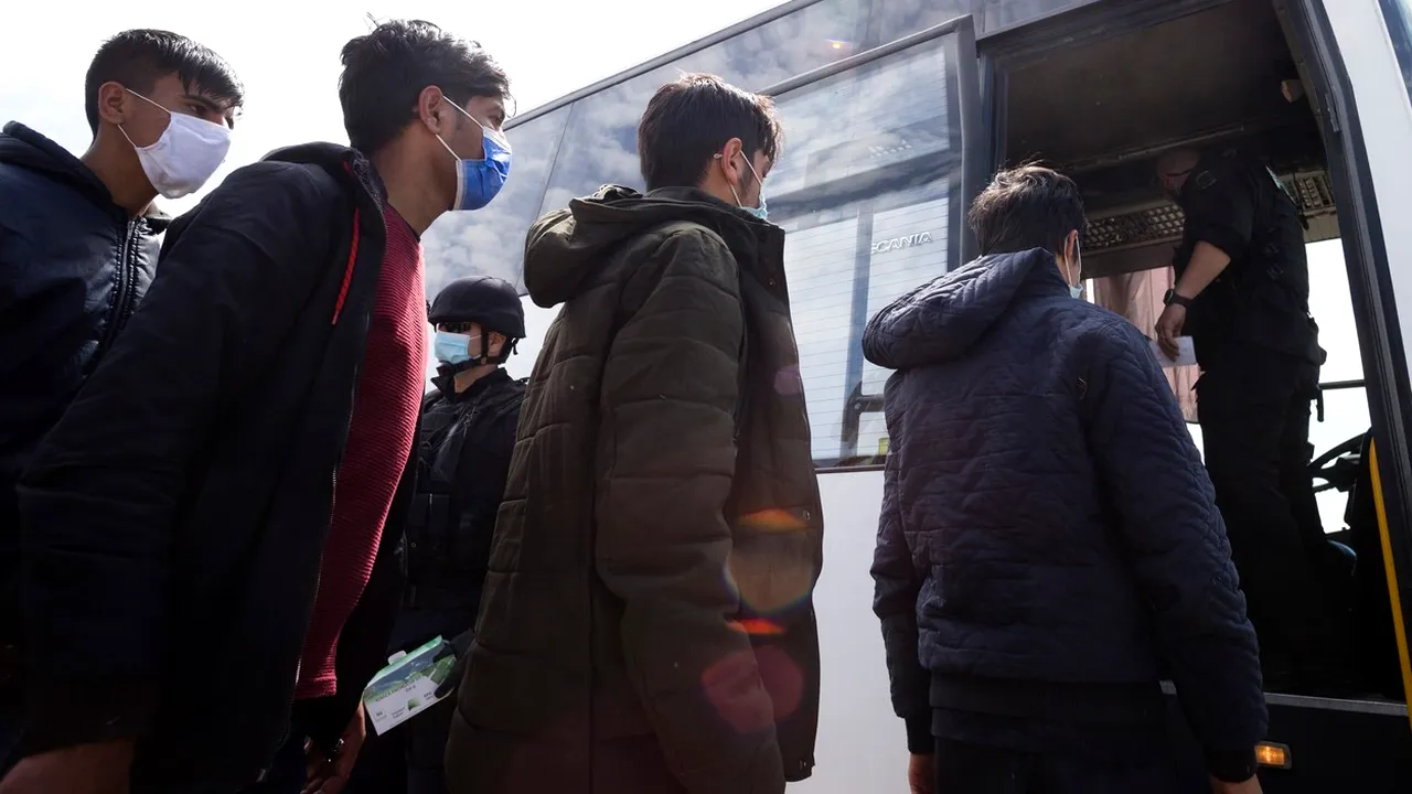 Câți bani cheltuie statul pentru carantinarea migranților care intră ilegal în România. Autoritățile cer modificarea legii, pentru că sumele sunt prea mari