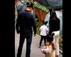 Prințul Harry și Meghan Markle, în mijlocul unei controverse după vizita la Disneyland cu copiii. O fotografie de familie le-a adus un val de CRITICI