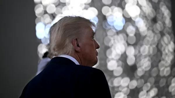 În drum spre Statele Unite, Donald Trump declară că încearcă să stabilească discuții DIRECTE cu Vladimir Putin „cât mai curând posibil”