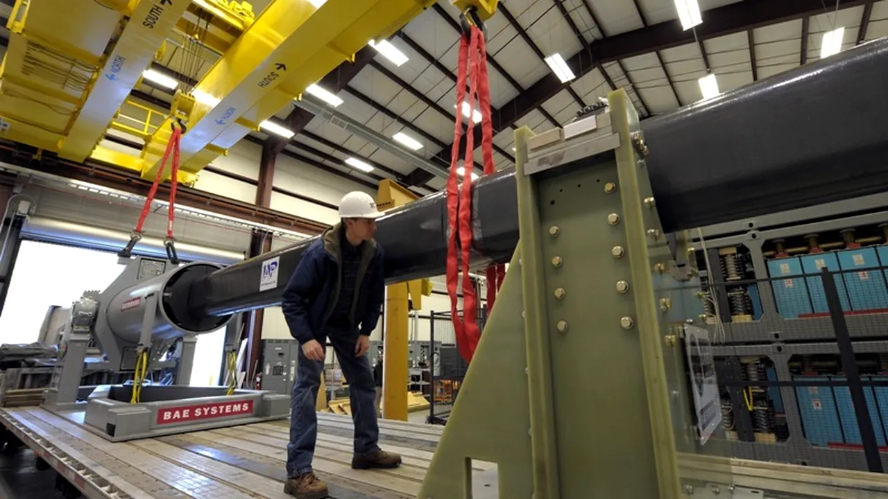 Producătorul de armament BAE Systems vrea să reducă 1.775 de locuri de muncă în șantierele navale