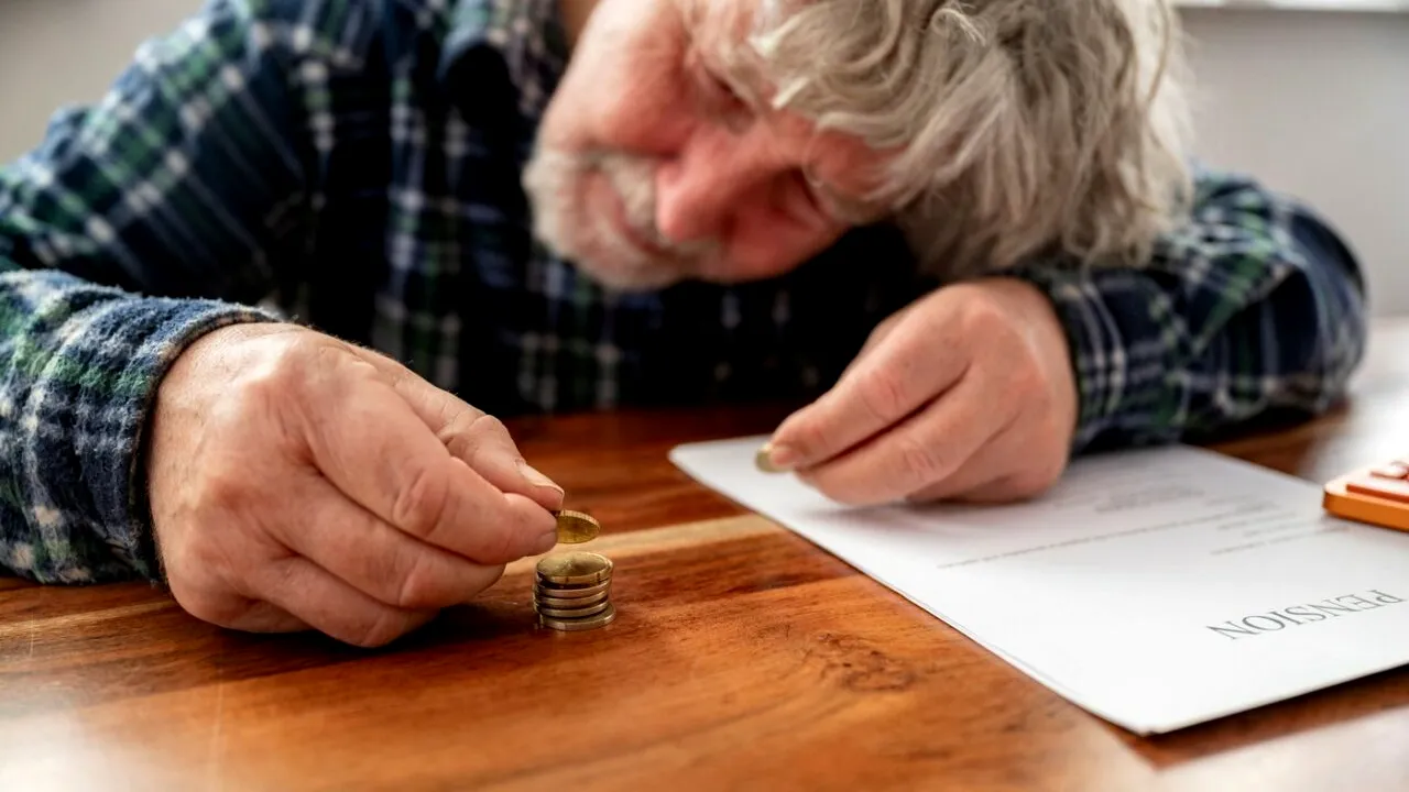 Criza PENSIILOR în Europa. 1 din 5 europeni, expus riscului de sărăcie. Îmbătrânirea populației și scăderea natalității agravează problema