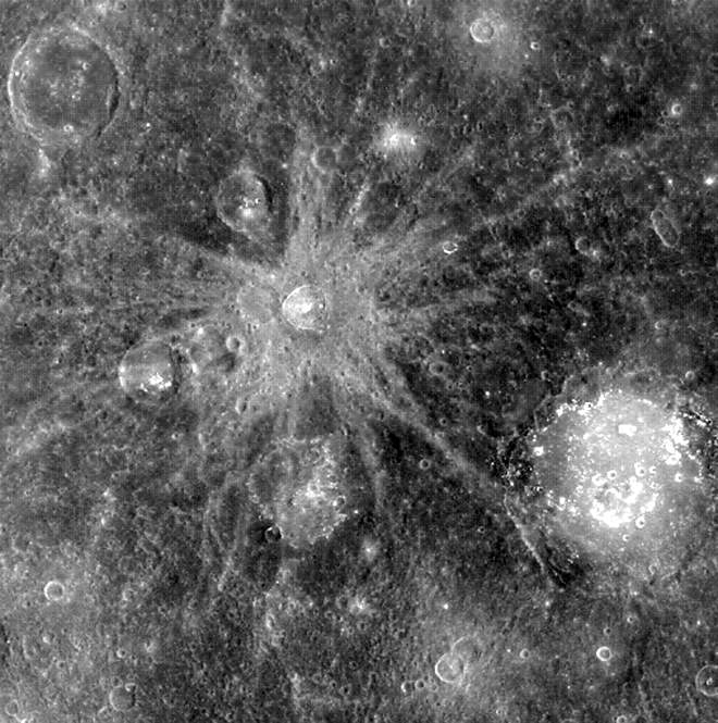 Două cratere de pe Mercur: Bek (32 km diametrul) și Lermontov (166 km diametrul). Sursa Foto: Profimedia 