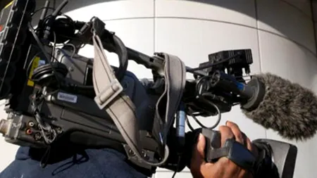 Televiziunile sunt în doliu. Cum și-au adaptat grilele, după tragedia din clubul bucureștean Colectiv