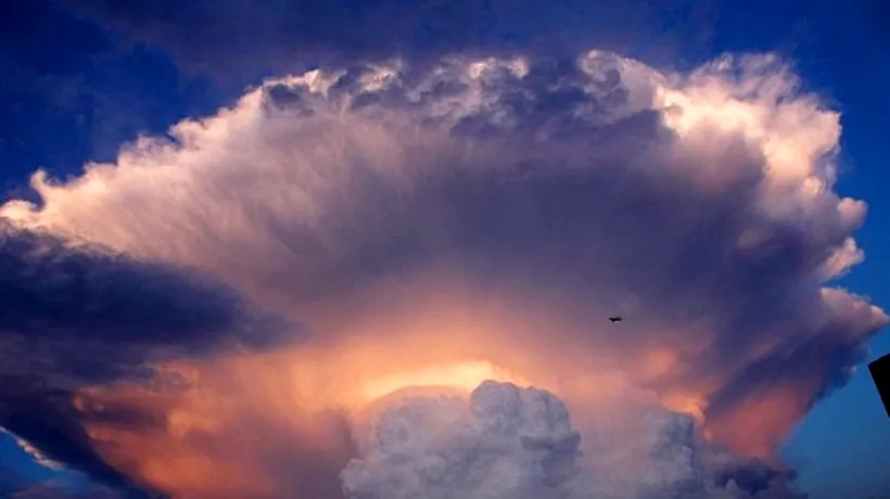 Un nor imens format deasupra Beijingului a luat forma unei ciuperci atomice. VIDEO