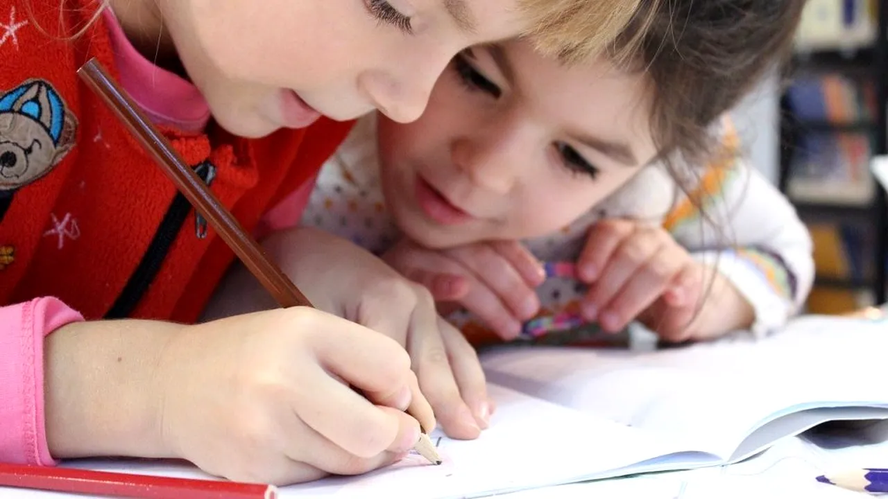 8 ȘTIRI DE LA ORA 8. Prima zi de școală după șase luni de pandemie / Ședință de guvern pentru prelungirea stării de alertă