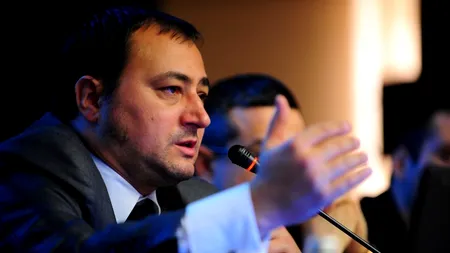Îl provoc pe Mirel Palada să-și toarne cenușă-n cap