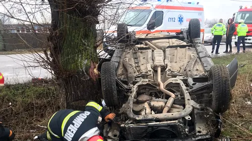Cinci persoane au fost rănite, după ce mașina în care se aflau s-a răsturnat pe un drum din Ialomița. Câte victime au ajuns la spital