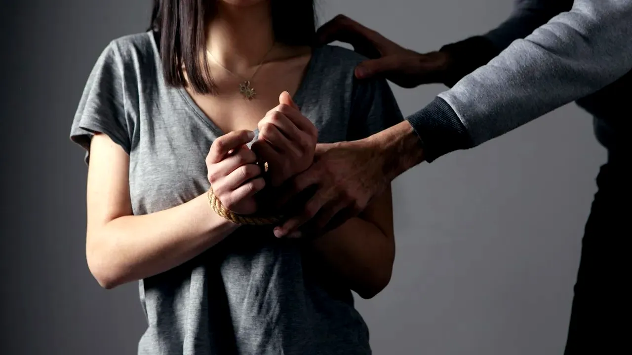 Caz revoltător în Oradea. Un tânăr a fost arestat preventiv pentru exploatarea sexuală a unei minore cu afecțiuni psihice