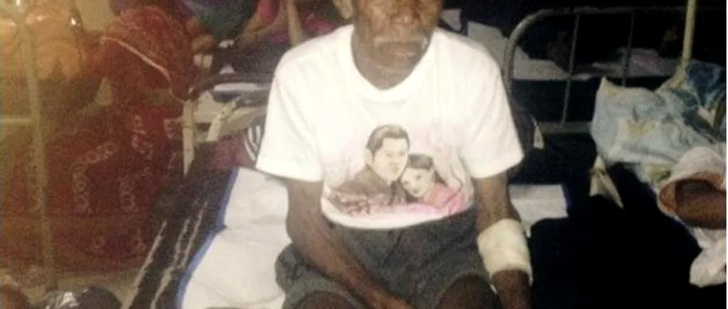 Un bătrân în vârstă de 101 ani a fost găsit în viață sub dărâmăturile casei sale din Nepal