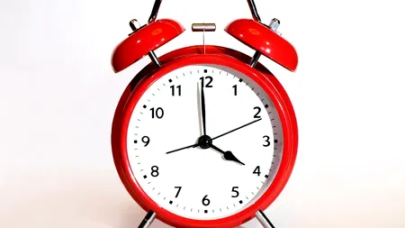 România trece la ora de iarnă în acest weekend