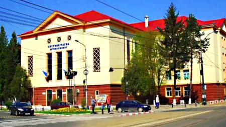 Patru foști dascăli de la Universitatea din Reșița cercetați în dosarul mitei, trimiși în judecată