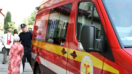 O tânără de 25 de ani a născut între două chioșcuri din fața Gării Brașov