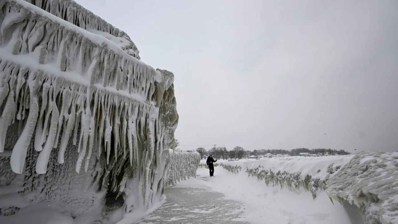 Viscolul și gerul continuă să facă ravagii în SUA. Cel puțin 56 de oameni au murit înghețați