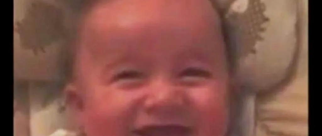 Bebelușul care râde ca un trol. Clipul care a devenit viral pe internet
