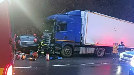 IMPACT frontal între un TIR și un autoturism, pe un drum național din județul Brașov. Șase persoane au fost rănite, între care trei copii